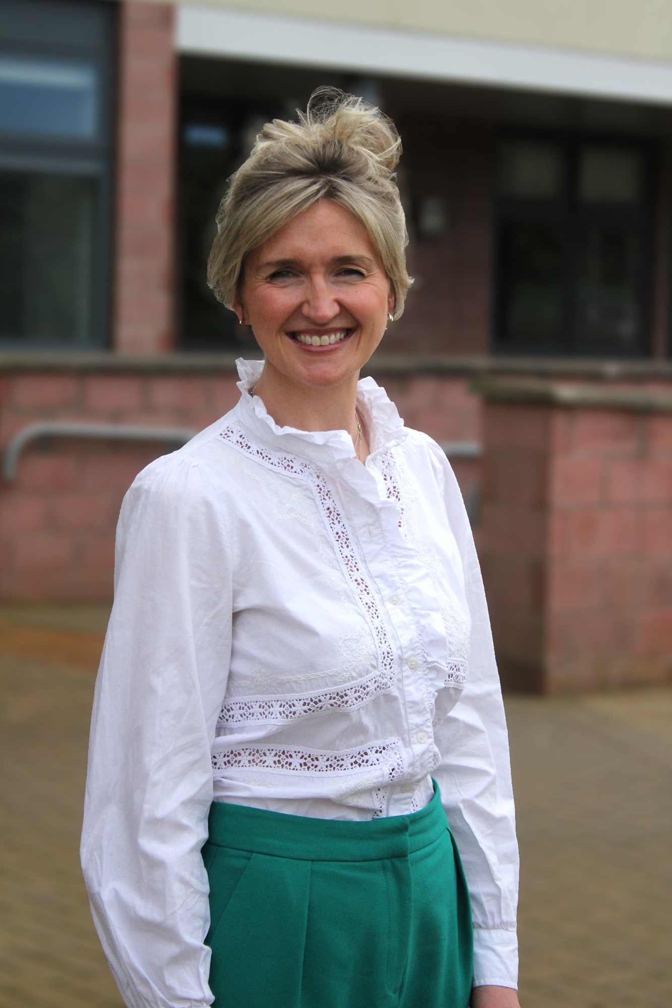 Ms Laura McDougal